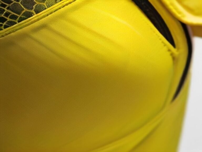 Athletic mesh training bib